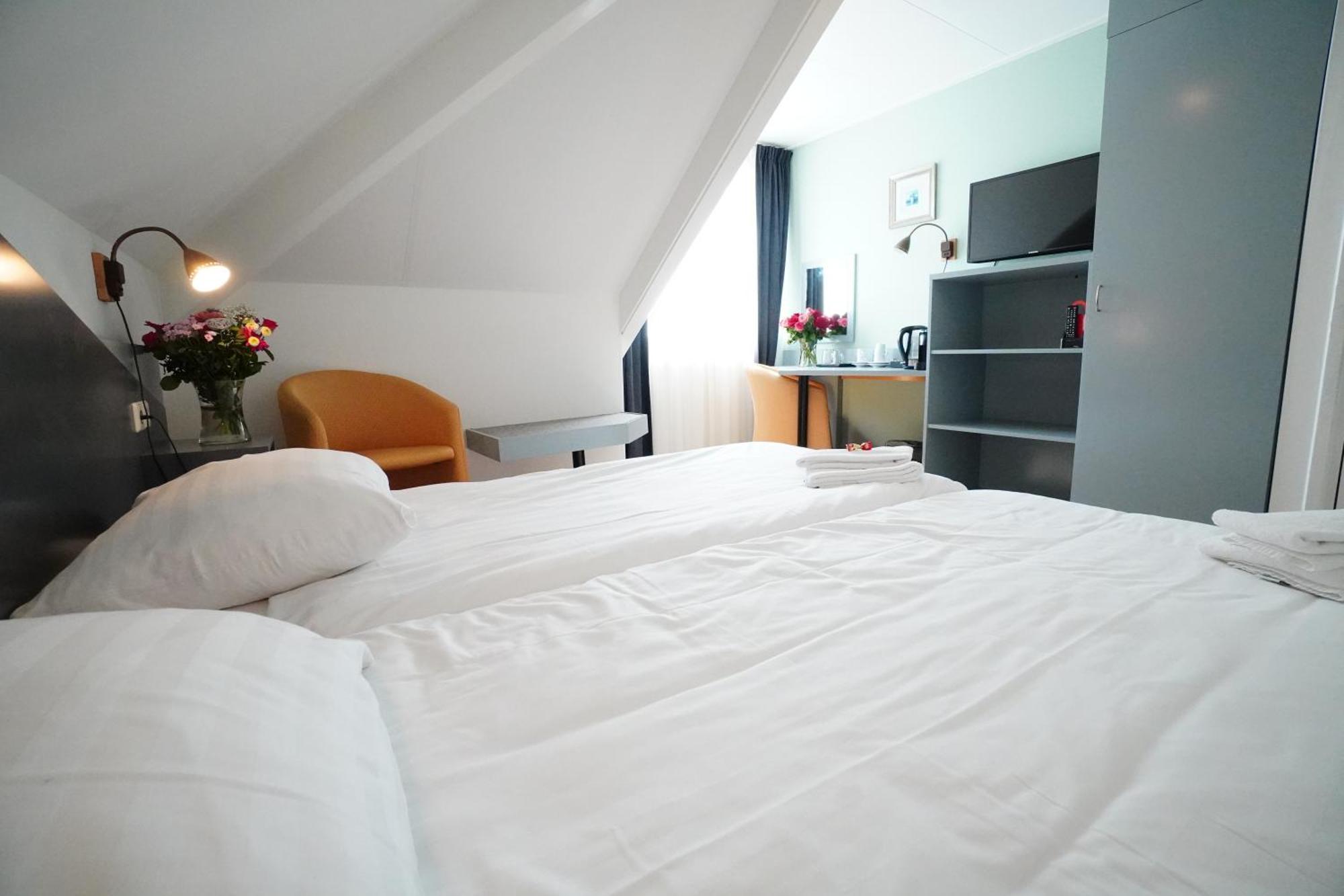 Hotel Den Burg - Digital Access Room photo